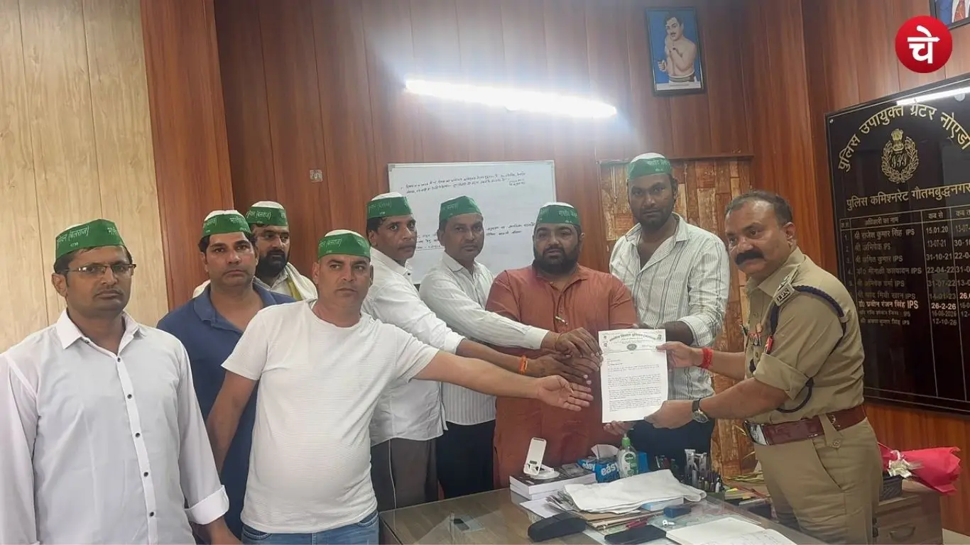 Office-bearers of the Bharatiya Kisan Union Balraj submitting a memorandum regarding farmers demands to the Deputy Commissioner of Police in Greater Noida